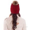 Pom Slouchy Knit Cuffed Caps를 가진 Beanies